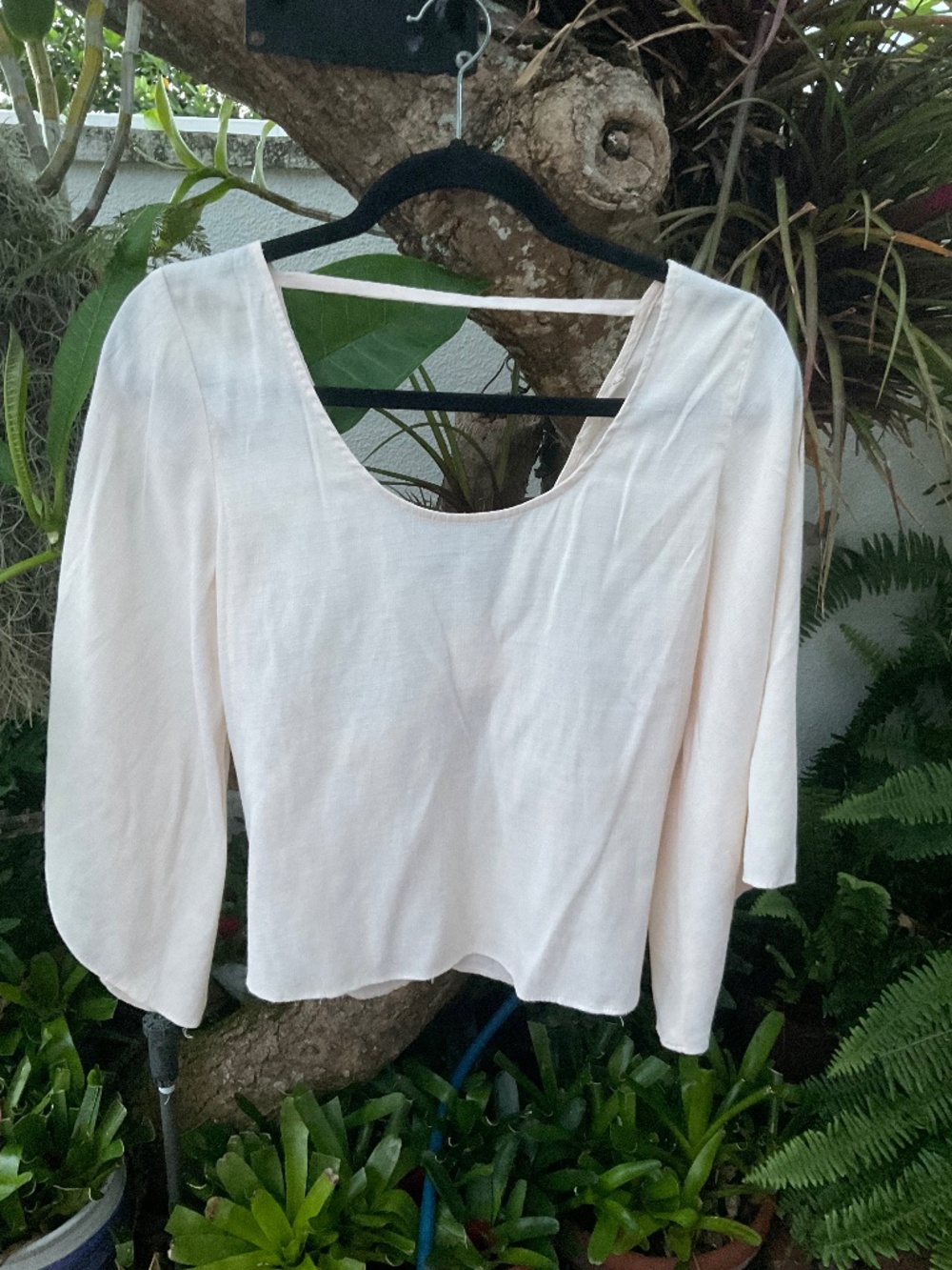 Cookies Clothing Co. Hawaii Cream Top  Sz M